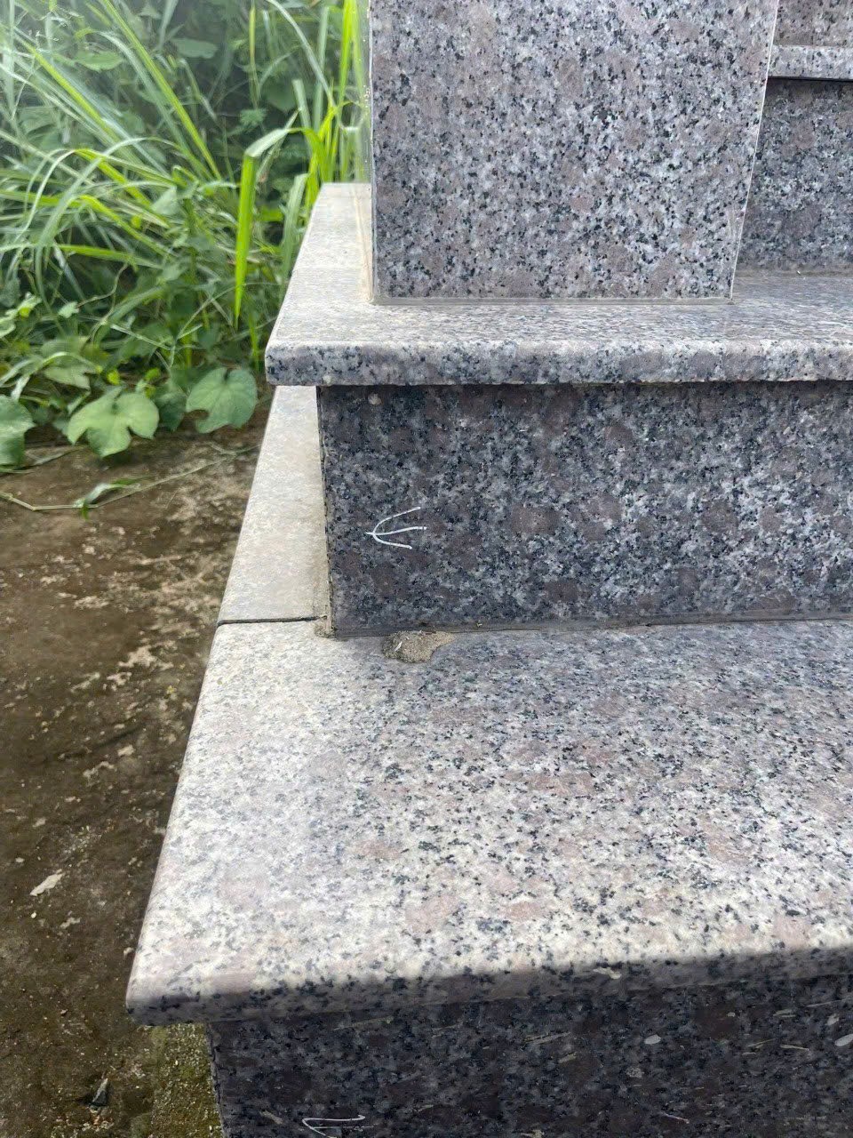 1000053573