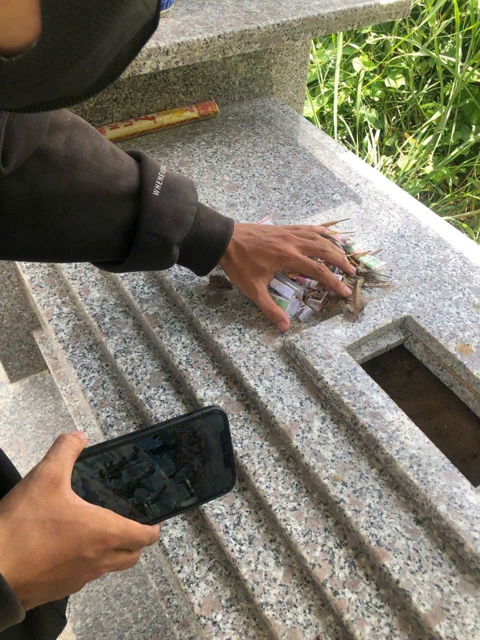 1000053576